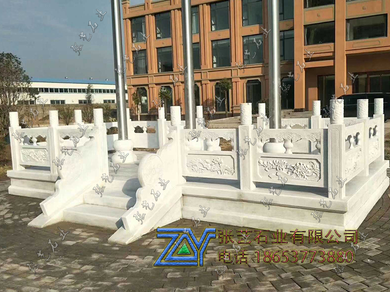 石欄桿升旗臺(tái)