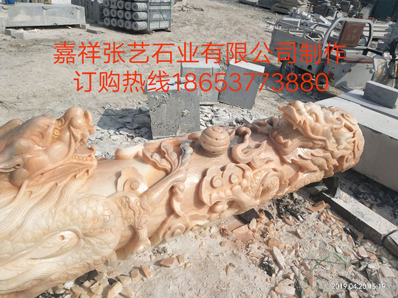石龍柱精雕細(xì)琢成精品！